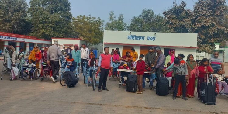 बीआरसी,दुद्धी में विशिष्ट आवश्यकता वाले दिव्यांग बच्चों में वितरित हुए उपकरण।