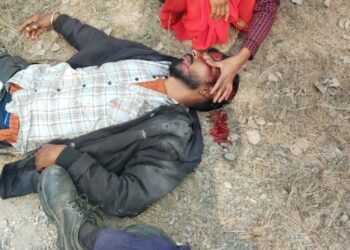 मोटरसाइकिलों की टक्कर में दो युवक गंभीर ।।