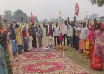 गणतंत्र दिवस की पूर्व संध्या पर भाकपा कार्यकर्ताओं ने संविधान बचाओ ,देश बचाओ, मनरेगा बचाओ और स्मार्ट मीटर हटाओ को लेकर आवाज बुलंद किया।