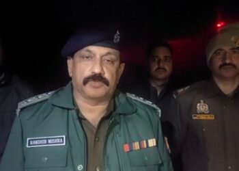 देर रात पुलिस मुठभेड़ में तीन आरोपि गिरफ्तार दो के पैर में लगी गोली ।