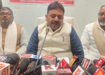 जनपद दौरे पर आए प्रभारी मंत्री ने सपा राष्ट्रीय अध्यक्ष अखिलेश यादव को बताया नमूना।