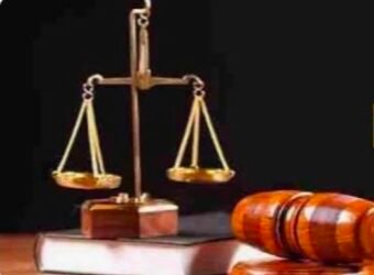 गरीब परिवार को बेघर करने के 11 दोषियों को 2-2 वर्ष की कैद।।