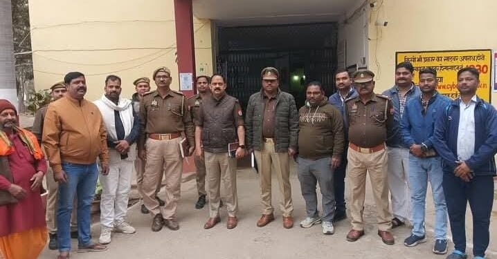 प्रभारी निरीक्षक के स्थानांतरण पर दी गई भावभीनी विदाई।।