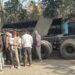 यूपी–झारखंड बॉर्डर पर एक ट्रक होटल में घुसा 16 चक्का वाहन।