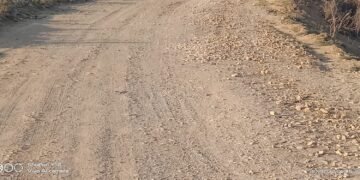 पटवध- बसुहारी मार्ग के निर्माण में अनियमितता व देरी को लेकर भाकपा ने सांकेतिक प्रदर्शन कर आंदोलन की दी चेतावनी।