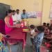 स्कूली बच्चों में शिक्षण सामग्री वितरण कर नपं अध्यक्ष ने मनाया अपना जन्मदिन।