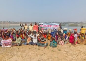 सो पीस बने जलकल योजना के खिलाफ ग्रामीणों ने किया प्रदर्शन।