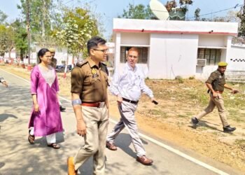 उत्तर प्रदेश की राज्यपाल आनंदीबेन पटेल के सम्भावित कार्यक्रम को लेकर डीएम बी.एन सिंह व एसपी अभिषेक वर्मा ने तैयारियों का लिया जायजा।