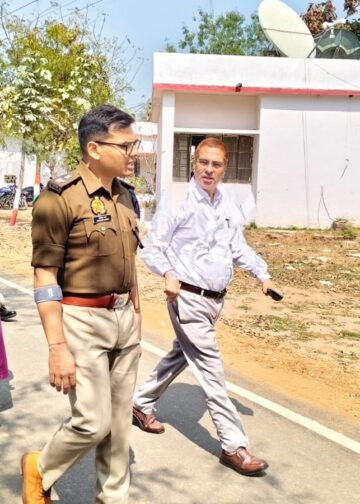 उत्तर प्रदेश की राज्यपाल आनंदीबेन पटेल के सम्भावित कार्यक्रम को लेकर डीएम बी.एन सिंह व एसपी अभिषेक वर्मा ने तैयारियों का लिया जायजा।