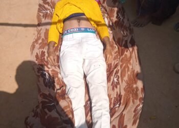 घर के बारेड़ पर 30 बर्षीय युवक ने लगाई फांसी।