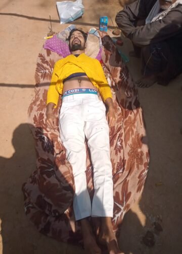 घर के बारेड़ पर 30 बर्षीय युवक ने लगाई फांसी।