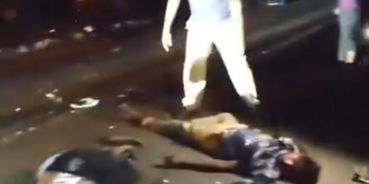 दो मोटरसाइकिलों की आमने सामने टक्कर में एक कि मौत, तीन घायल।