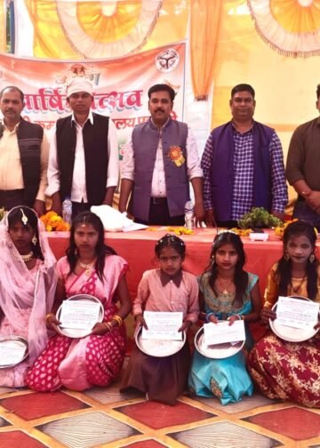 गायत्री को मिस पल्हारी, इंद्रजीत सिंह को मिस्टर पल्हारी खिताब मिला।।