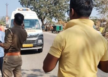 होली की खरीदारी पर निकला परिवार हादसे का शिकार, मैजिक की टक्कर से महिला व मासूम घायल।