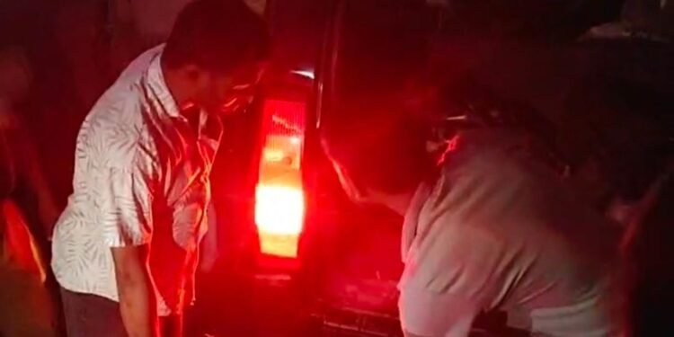 दो बाइकों की टक्कर में एक कि मौत, दो घायल।