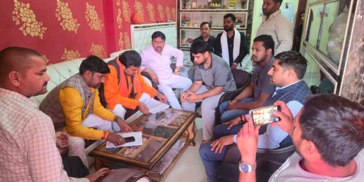 चोपन में भाजपा जिला प्रभारी अनिल सिंह ने SIR प्रक्रिया का लिया जायजा।