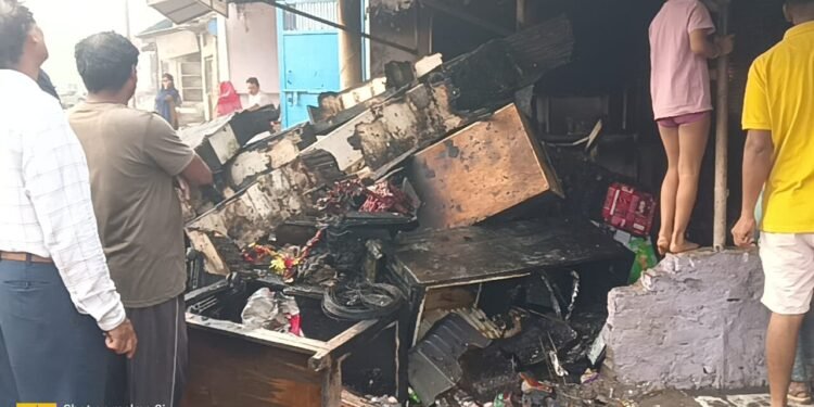 सट सर्किट से जनरल स्टोर की दुकान में लगी आग, लाखों का समान जलकर खाक।