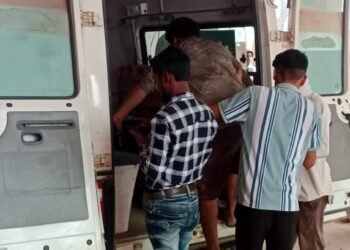 टीपर के टक्कर से बाइक सवार दो घायल, रेफर।