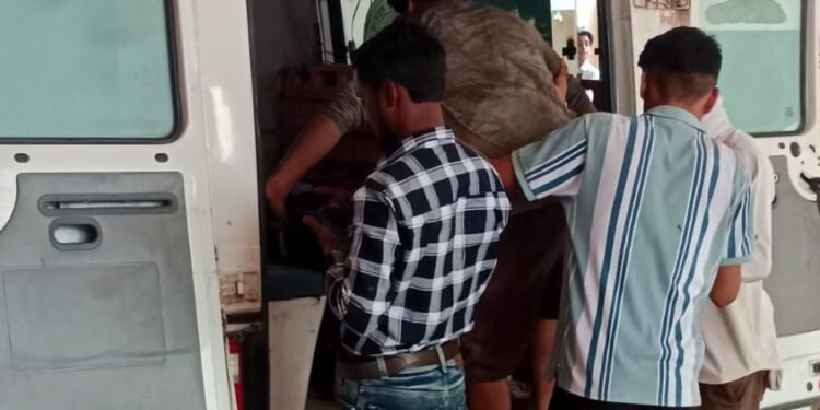 टीपर के टक्कर से बाइक सवार दो घायल, रेफर।