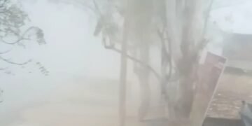 मार्च माह में प्रातः काल वायु मंडल में छाया घनघोर कोहरा बना कौतूहल का विषय।