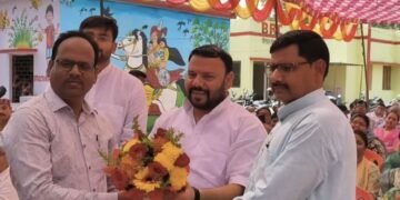 विद्यालयों के विकास पर मंथन, ग्राम प्रधानों का सम्मान कर शिक्षा सुधार की अपील।।