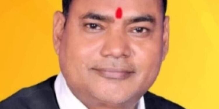 अधिवक्ता फरीद अहमद के साथ बर्बर मार पीट के आरोपी पुलिस वालों को बर्खास्त करें मुख्य मंत्री–राकेश शरण मिश्रा।