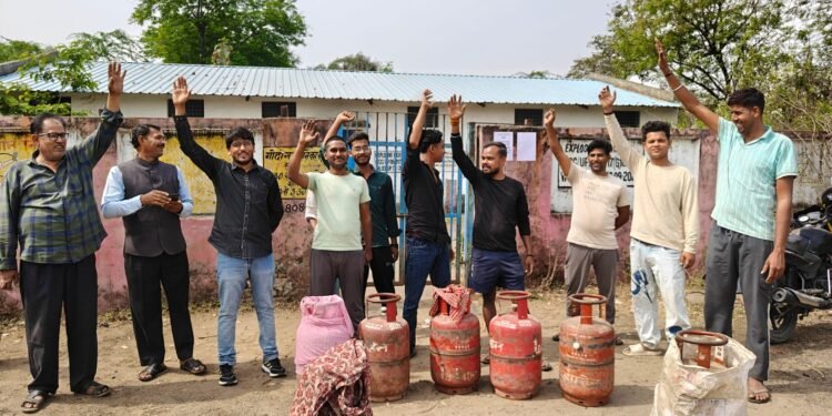 बीजपुर में एलपीजी सिलेंडर संकट गहराया, आम जनता बेहाल ।