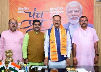 कई सालों से गड्ढों में दबी जिंदगी, बीजपुर – बखरिहवाँ सड़क के लिए उपमुख्यमंत्री से गुहार ।।