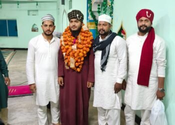 ईद पर बीजपुर में गूंजी अमन-चैन की दुआएं, जामा मस्जिद समेत विभिन्न स्थानों पर अकीदत के साथ अदा हुई नमाज ।