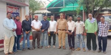 थानाध्यक्ष ने कार्यभार संभालते ही पत्रकारों से की मुलाक़ात।