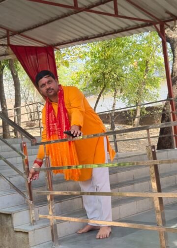 भ्रष्टाचार की भेंट चढ़ रहा काली मंदिर सौंदर्यीकरण, घटिया रेलिंग निर्माण। सुनील सिंह।