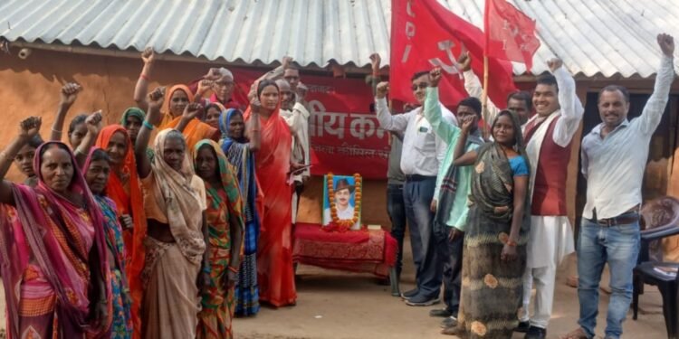 शहीदी दिवस पर भाकपा ने नई ब्रांच कमेटी का गठन कर क्रांतिकारियों को किया नमन।