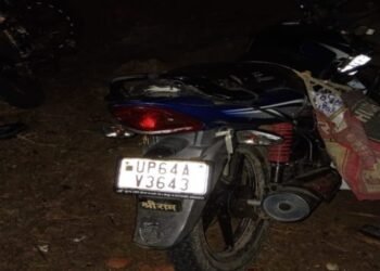 ईयरफोन ने पति-पत्नी समेत तीन की ली जान, दो गंभीर।