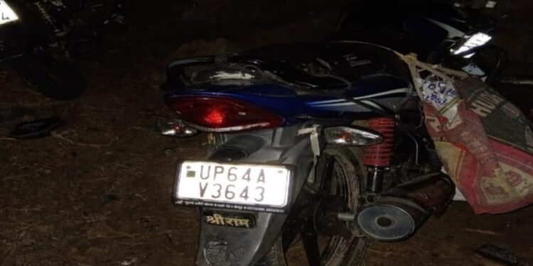 ईयरफोन ने पति-पत्नी समेत तीन की ली जान, दो गंभीर।