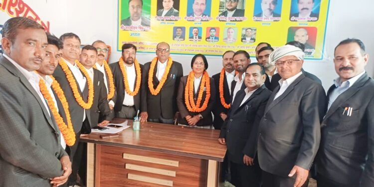 डिस्ट्रिक्ट बार एसोसिएशन सोनभद्र की प्रथम बैठक मे वादकारी भवन बनने का महत्वपूर्ण निर्णय लिया गया।।