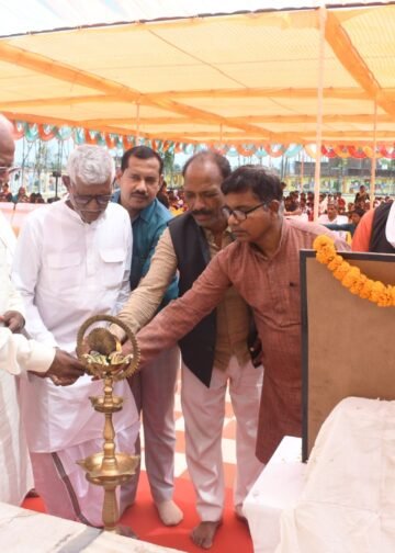 आल्हा सम्राट फौजदार सिंह के गायन से मंत्रमुग्ध हुए श्रोता।