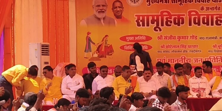 मुख्यमंत्री सामूहिक विवाह में 324 जोड़ो ने लिया सात फेरे।