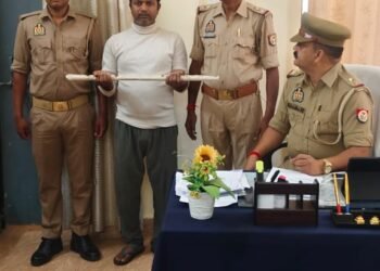 हत्या के मामले में वांछित अभियुक्त गिरफ्तार,वारदात में प्रयुक्त सब्बल बरामद।