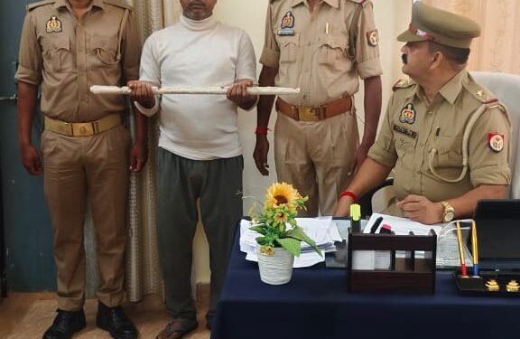 हत्या के मामले में वांछित अभियुक्त गिरफ्तार,वारदात में प्रयुक्त सब्बल बरामद।