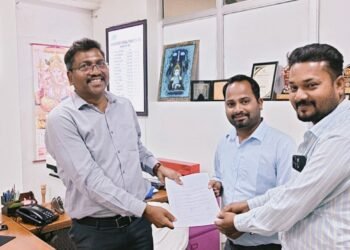 एनटीपीसी के फैसले पर भड़की जनता, UPPCL थोपने के विरोध में सौंपा ज्ञापन ।