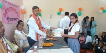 तालियों की गड़गड़ाहट के बीच निखरी प्रतिभाएं, महुली का आदर्श इंटर कॉलेज बना उत्सव का मंच।