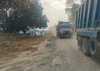 राख के गुबार में विस्थापितों का जीवन त्रस्त, एनटीपीसी पर लापरवाही का आरोप ।।