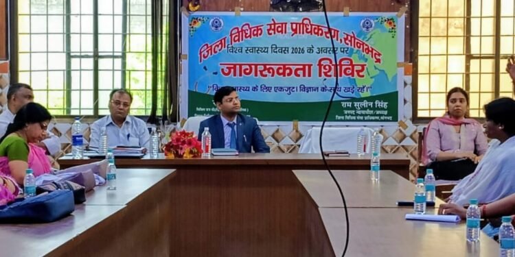 विश्व स्वास्थ्य दिवस पर मंगलवार को जनपद के सभी ब्लाकों, तहसीलों और स्वास्थ्य केन्द्रों पर जागरुकता और सामुदायिकता की बयार वही।