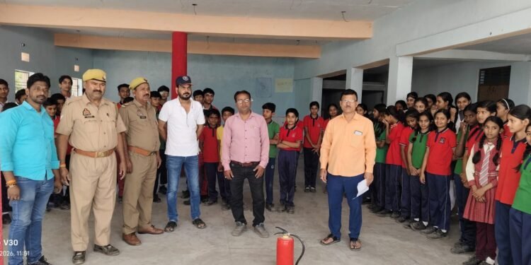 एसएनजी पब्लिक स्कूल में अग्निशमन विभाग का मॉक ड्रिल, बच्चों को सिखाए गए आग से बचाव के तरीके।