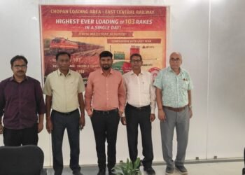 रेलवे चोपन एरिया ने एक दिन में 103 रैक कोयला लदान कर बनाई नई पहचान।
