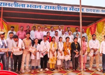 मीडिया हाउस द्वारा आयोजित निःशुल्क के स्वास्थ्य शिविर का भव्य आयोजन।