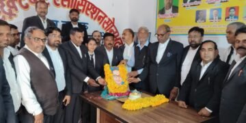 मिर्जापुर में अधिवक्ता साथी की गोली मारकर की गई हत्या पर वकील बिफरे।