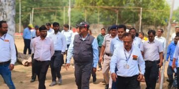 मंडल रेल प्रबंधक से मिले ईसीआरकेयू चोपन प्रतिनिधि।