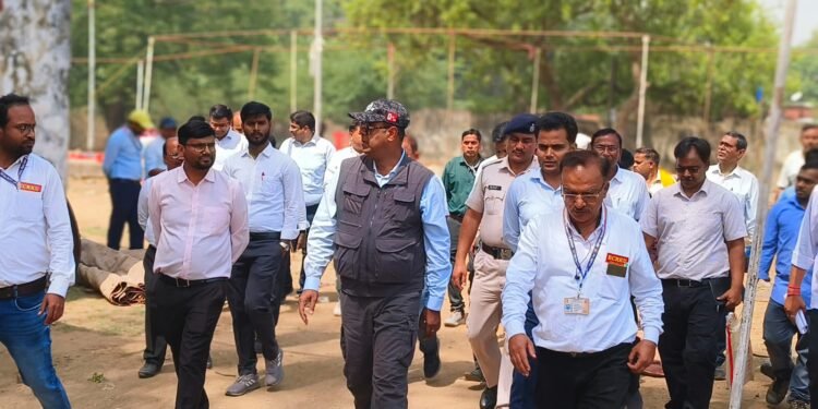 मंडल रेल प्रबंधक से मिले ईसीआरकेयू चोपन प्रतिनिधि।