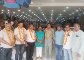 चोपन में व्यापारियों की समस्याओं पर हुई बैठक, प्रदेश अध्यक्ष का भव्य स्वागत।